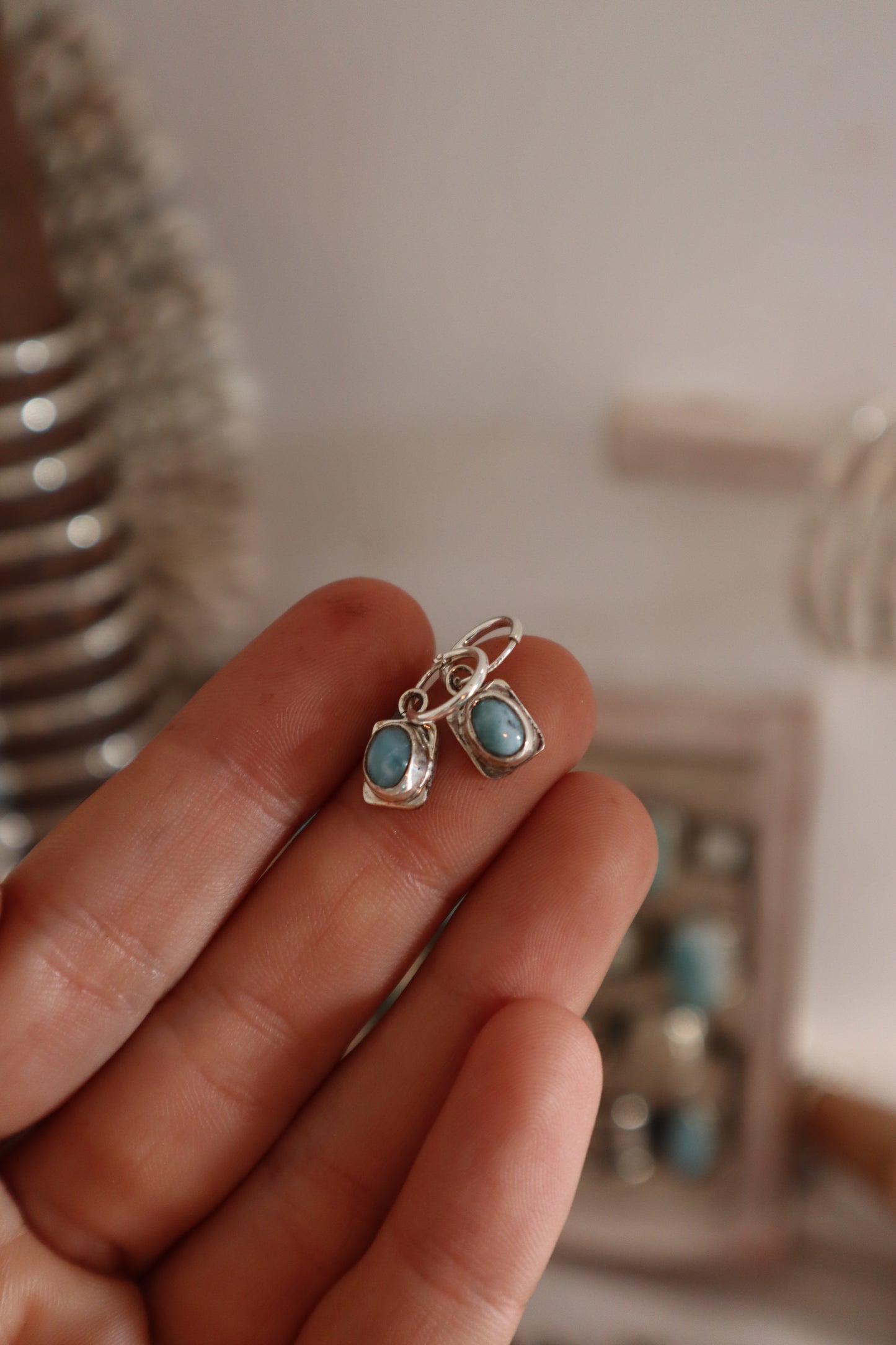 Larimar Frame Huggies