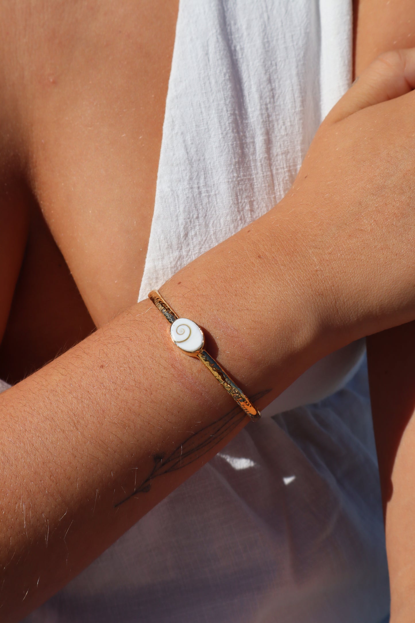 Operculum Wanderer Cuff