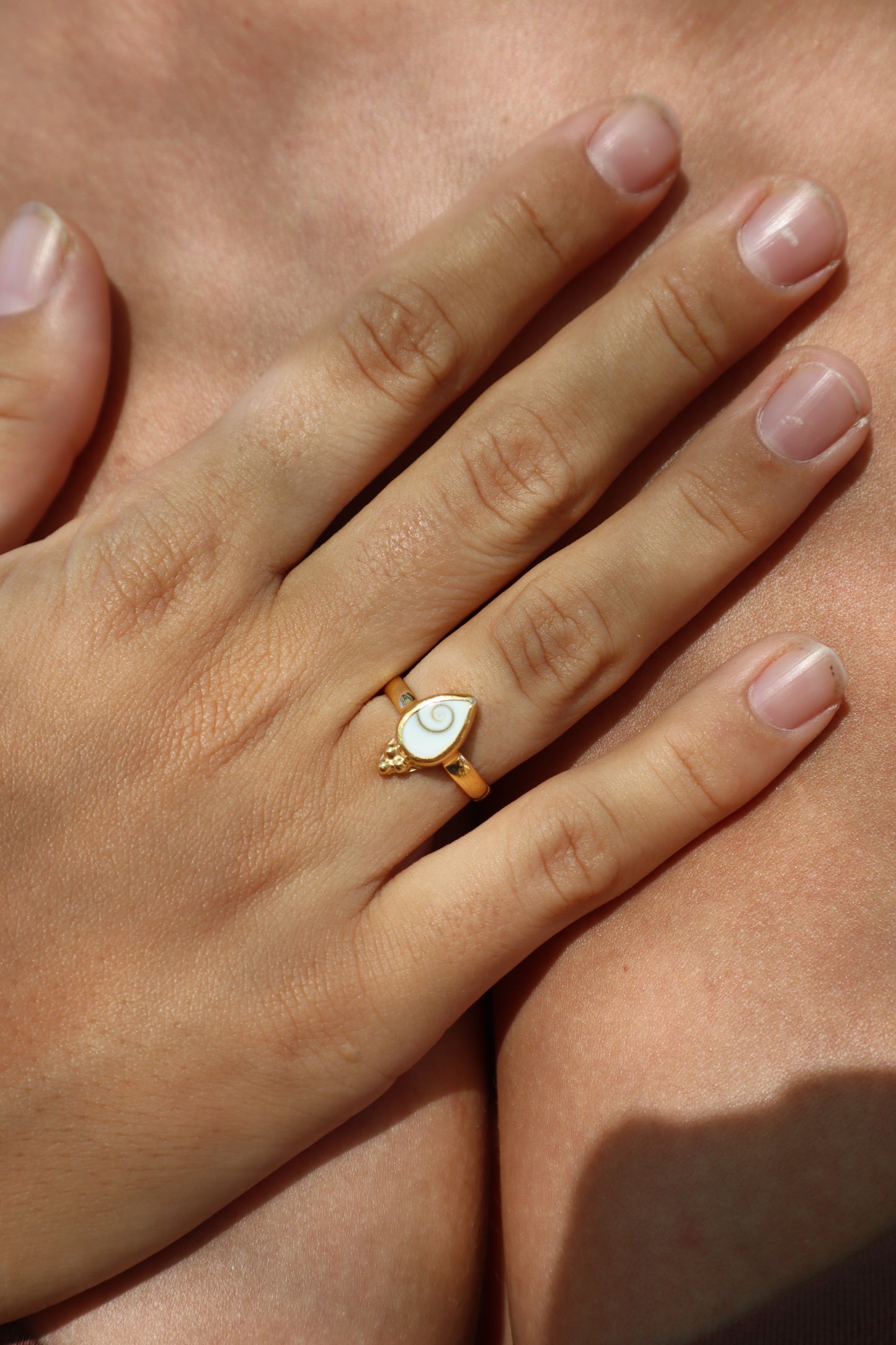 Dainty Operculum Ring SIZE 7