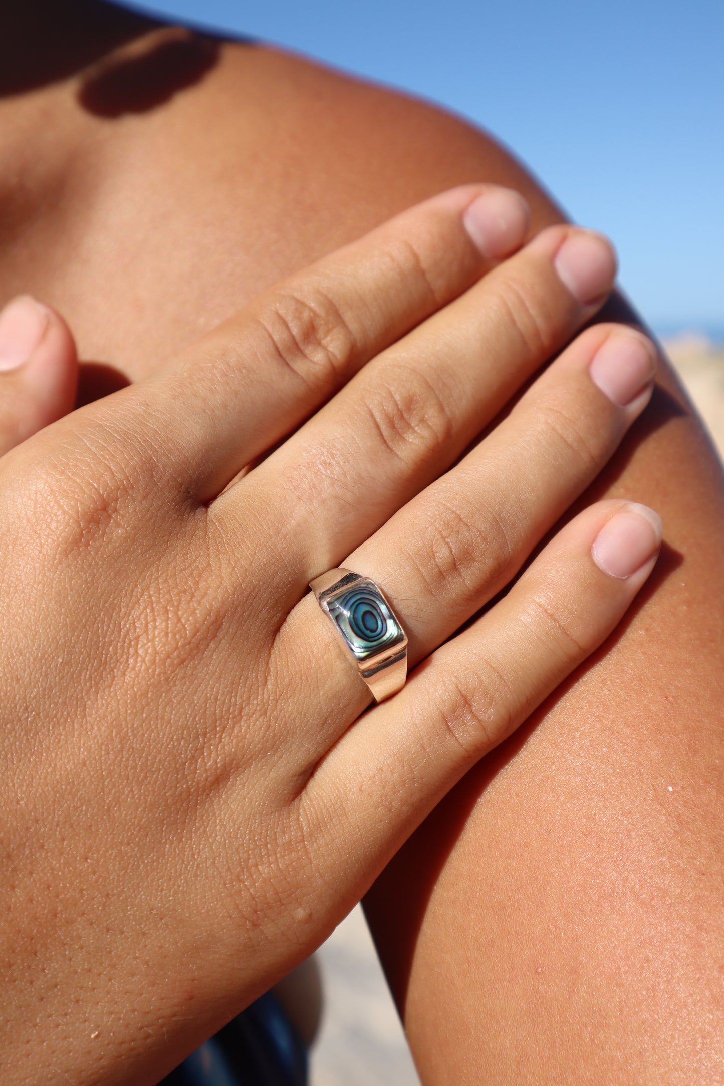 Horizontal Abalone Ring P 1/2 - 8