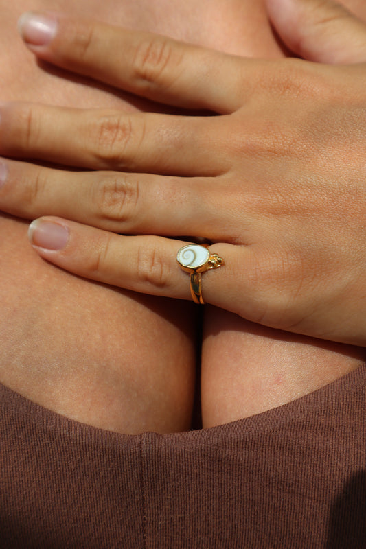 Dainty Operculum Ring SIZE 5