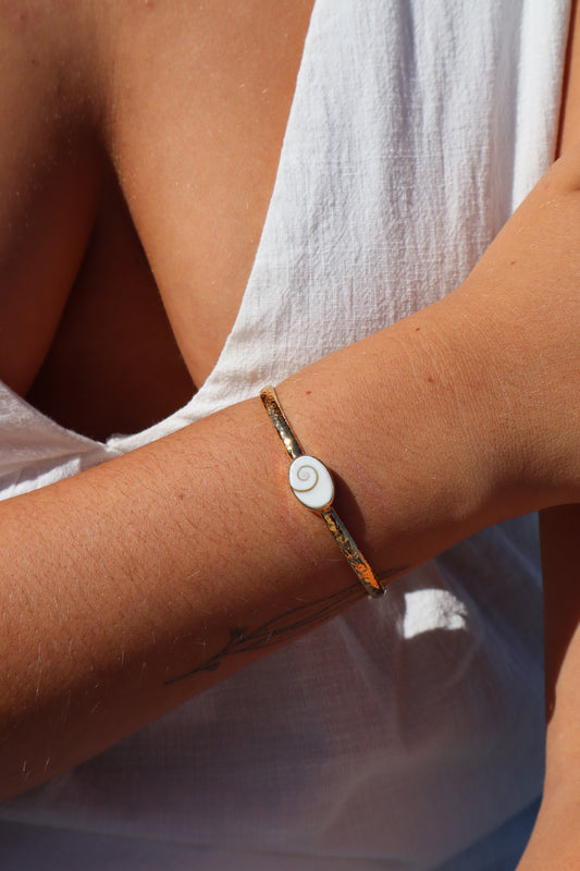 Operculum Wanderer Cuff