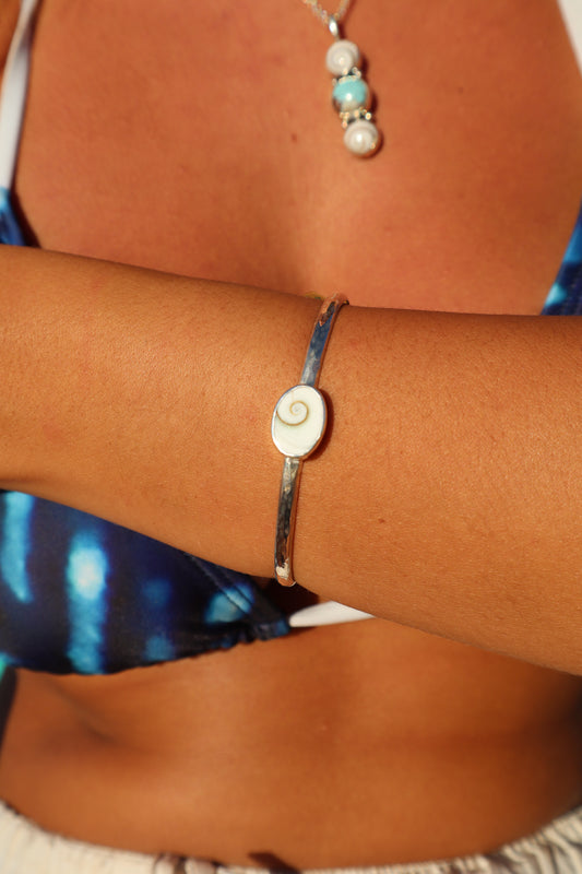 Operculum Wanderer Cuff