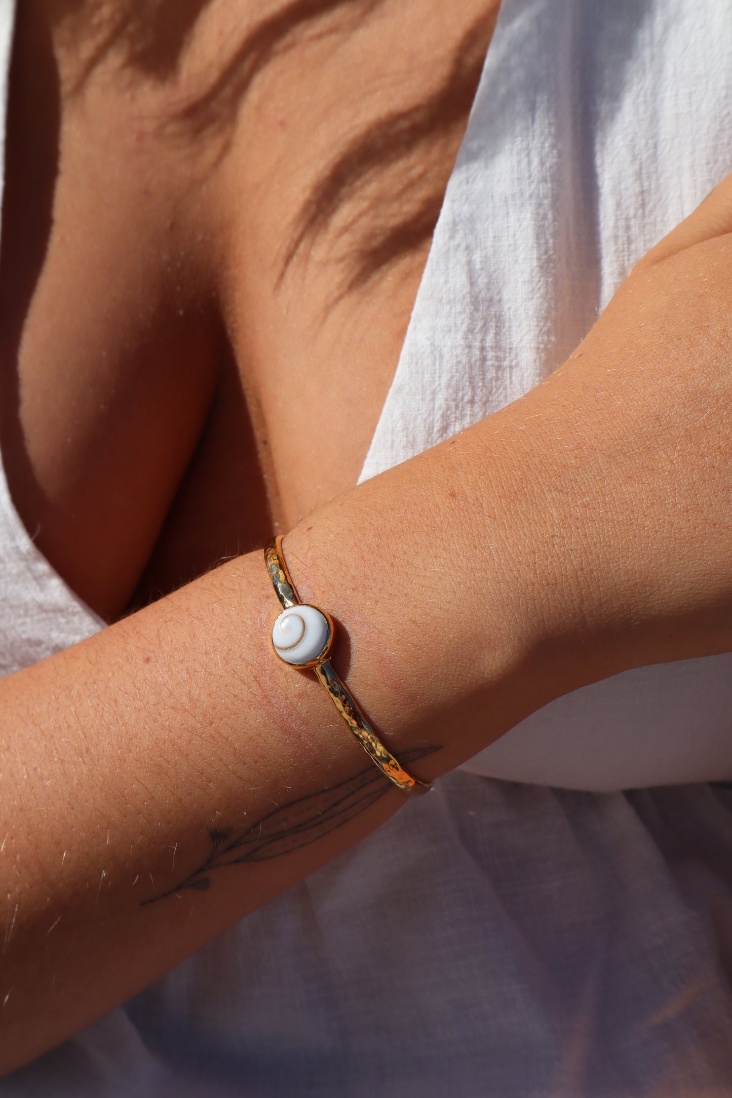 Operculum Wanderer Cuff