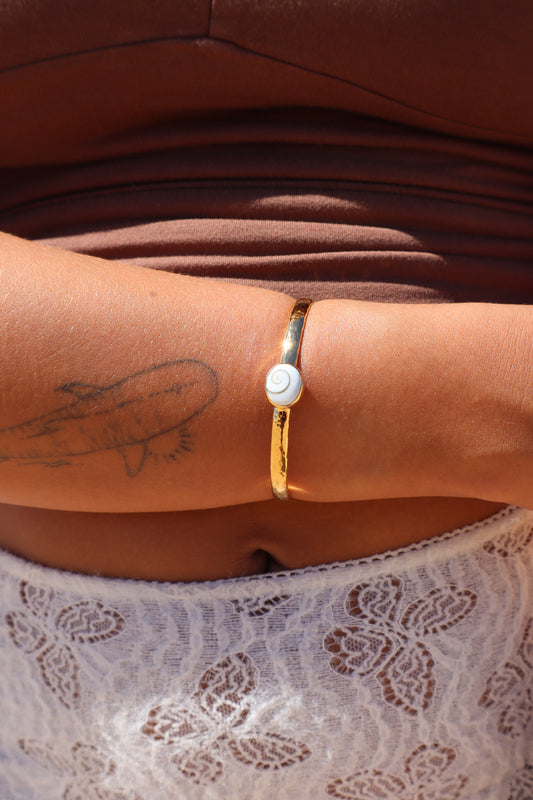 Operculum Wanderer Cuff