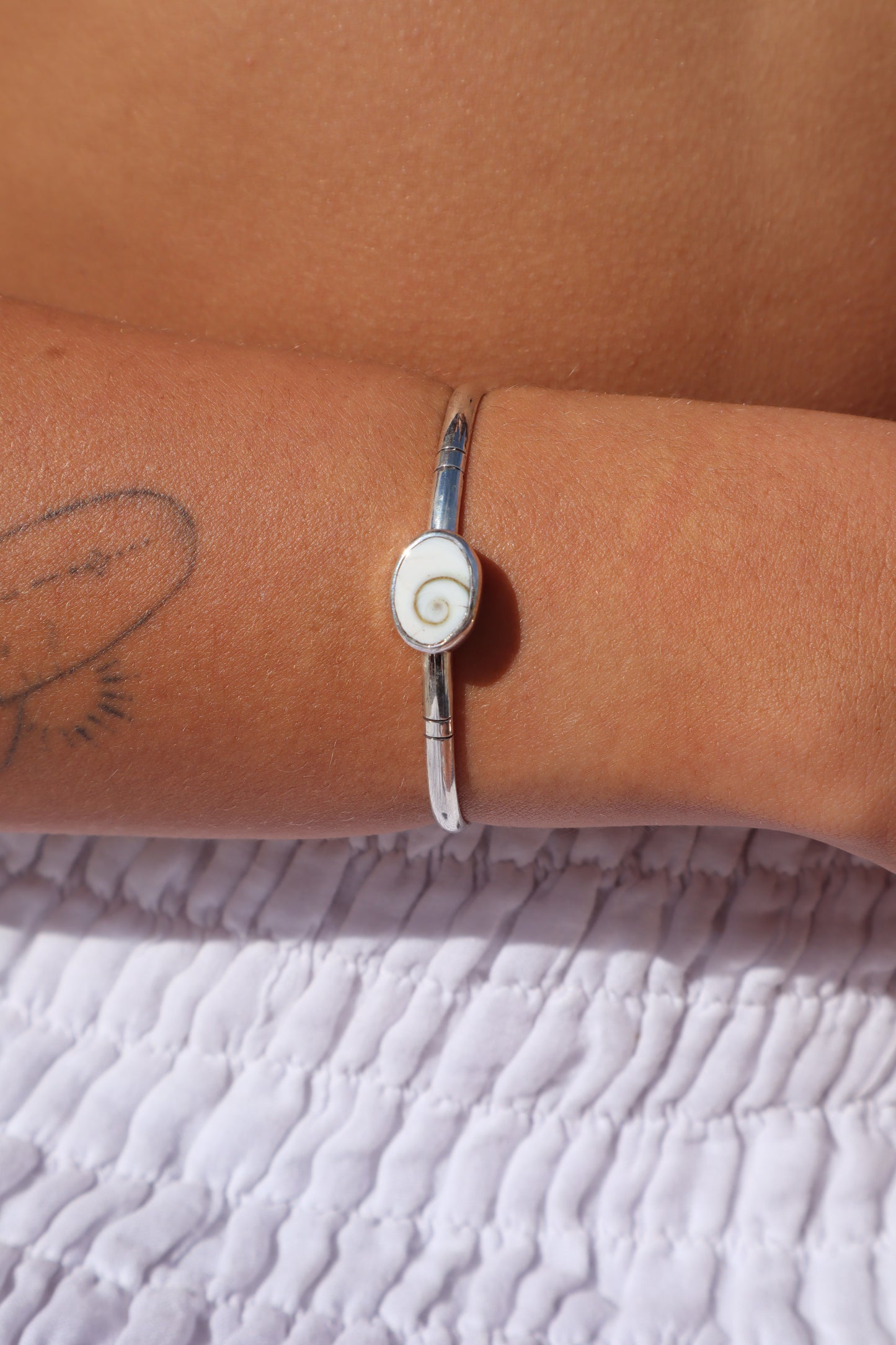 Operculum Wanderer Cuff