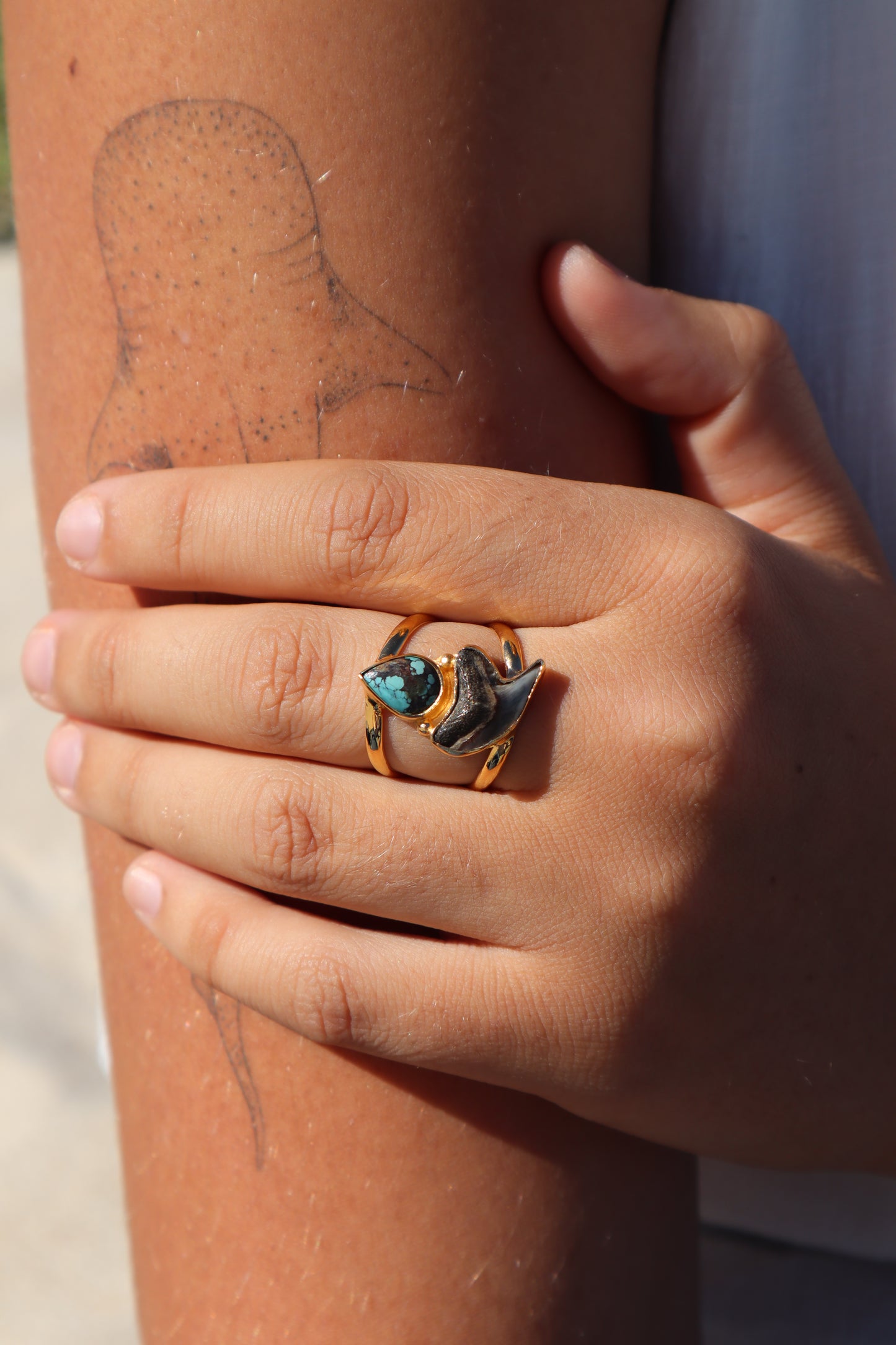 Turquoise x Fossilised Shark Tooth Ring SIZE 8 - P 1/2