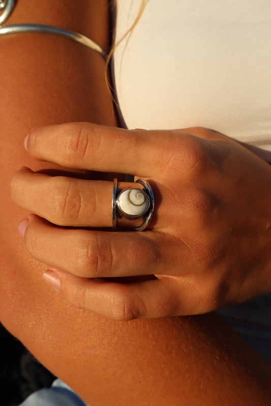Chunky Operculum Ring SIZE N - 6 3/4