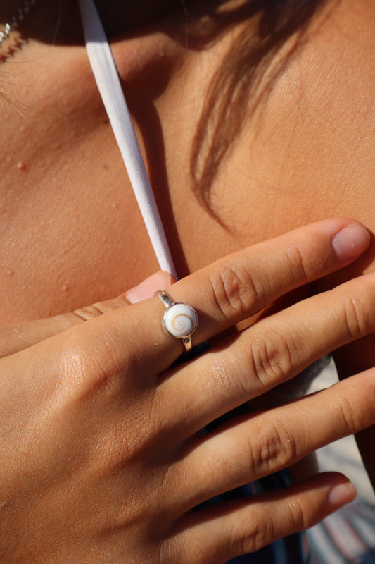 Hammered Operculum Ring SIZE P 1/2 - 8