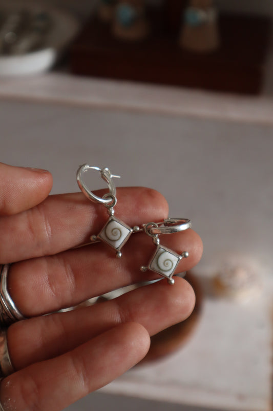 Operculum Diamond Hoops