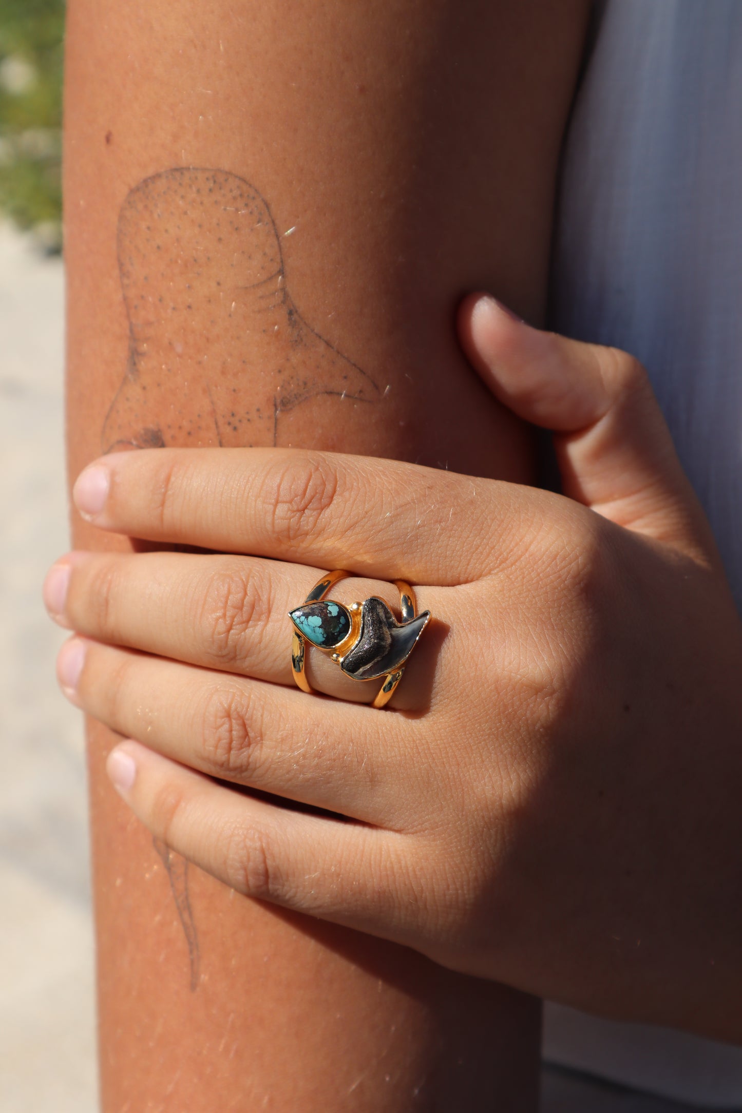 Turquoise x Fossilised Shark Tooth Ring SIZE 8 - P 1/2