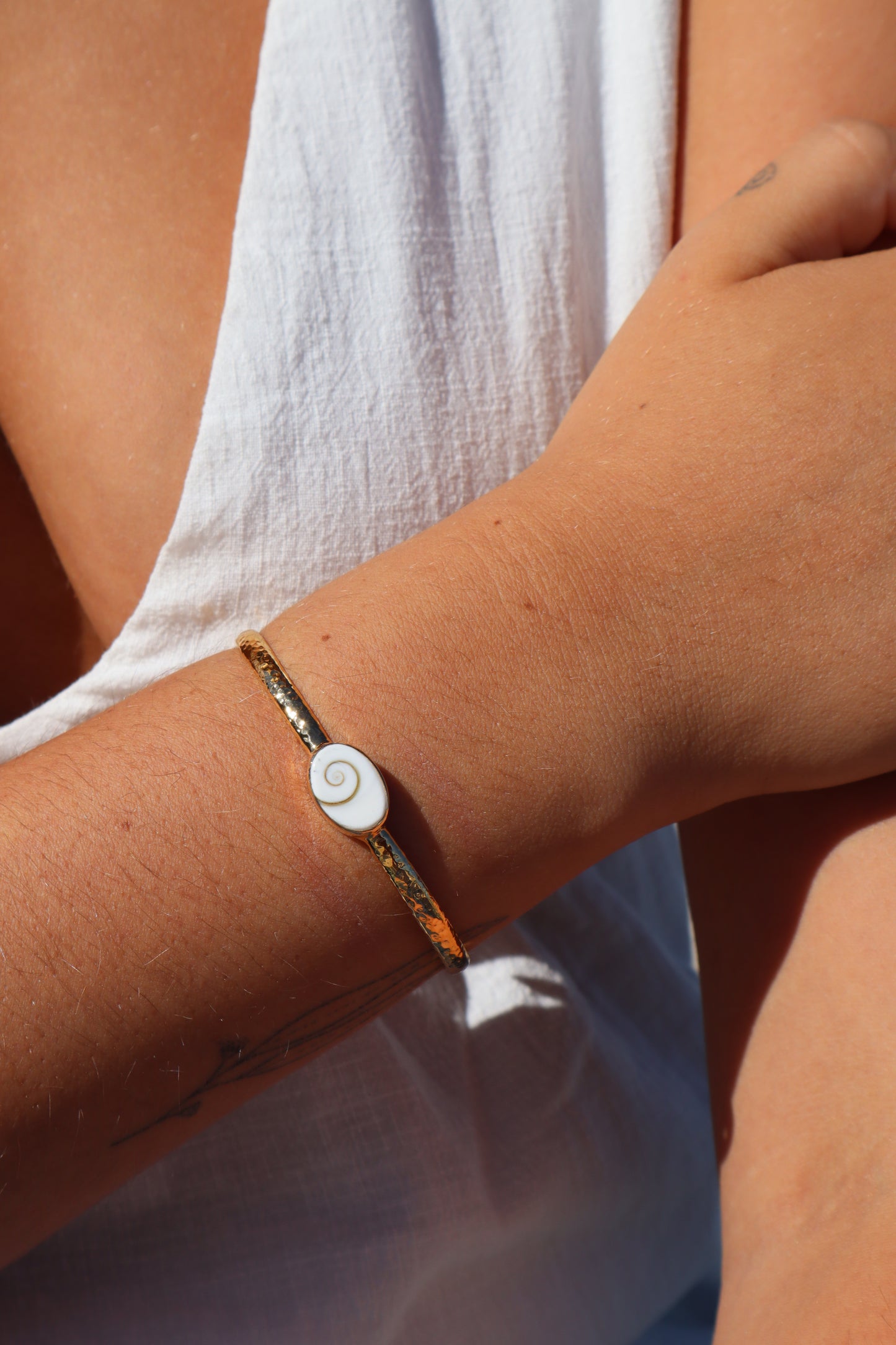 Operculum Wanderer Cuff