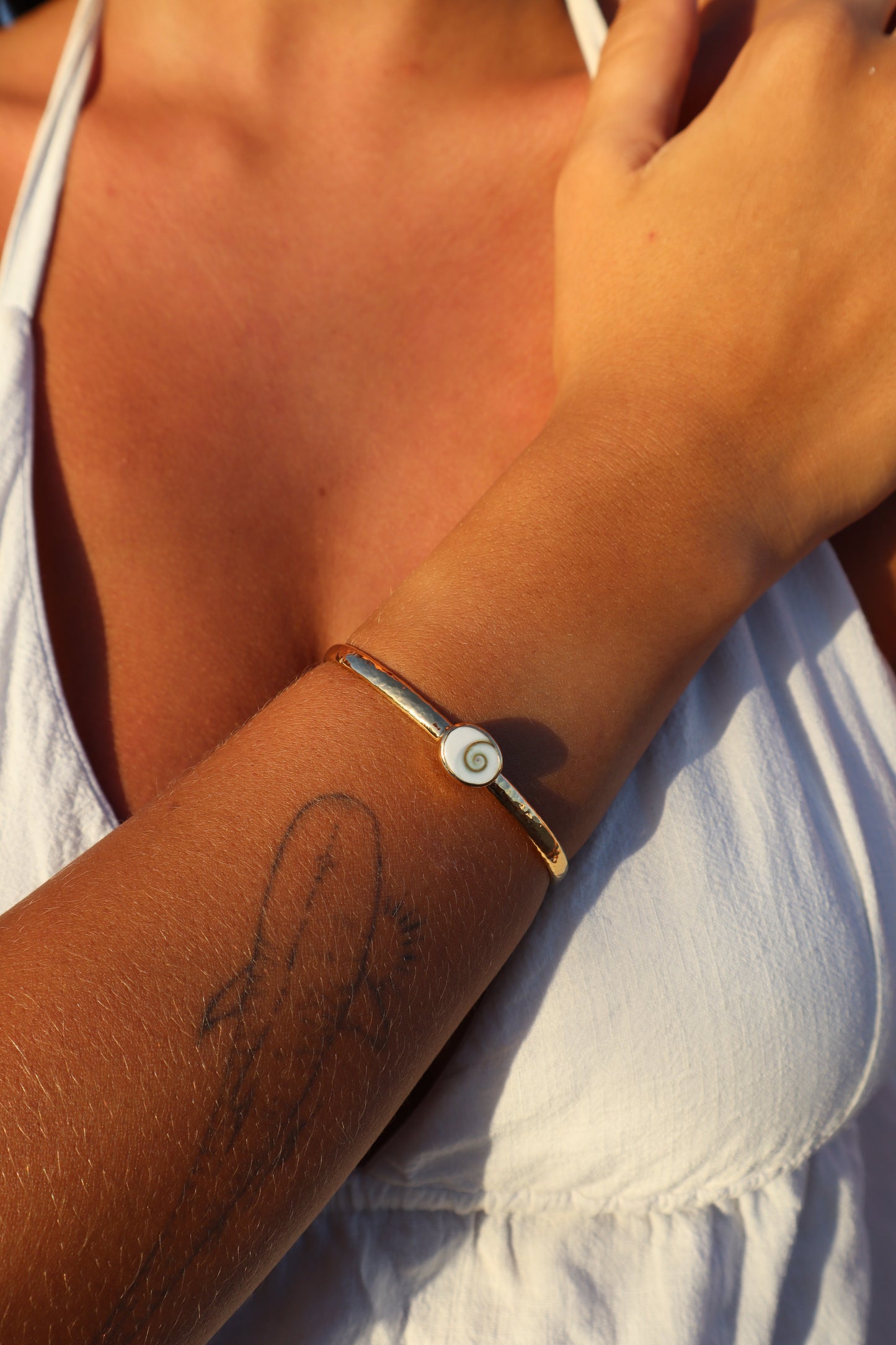 Operculum Wanderer Cuff