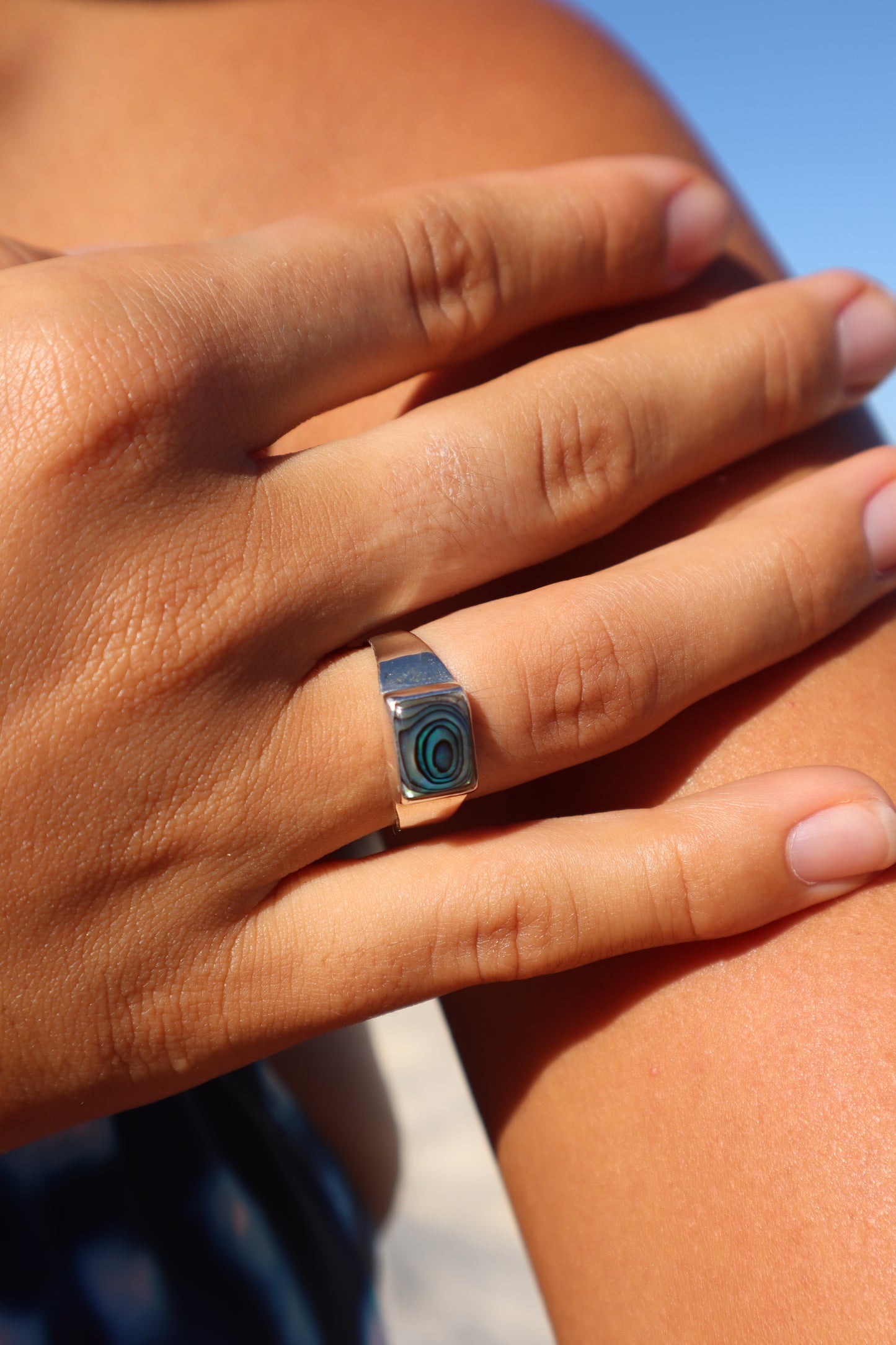 Horizontal Abalone Ring P 1/2 - 8