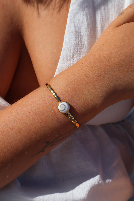 Operculum Wanderer Cuff