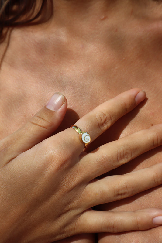 Dainty Operculum Ring SIZE 9