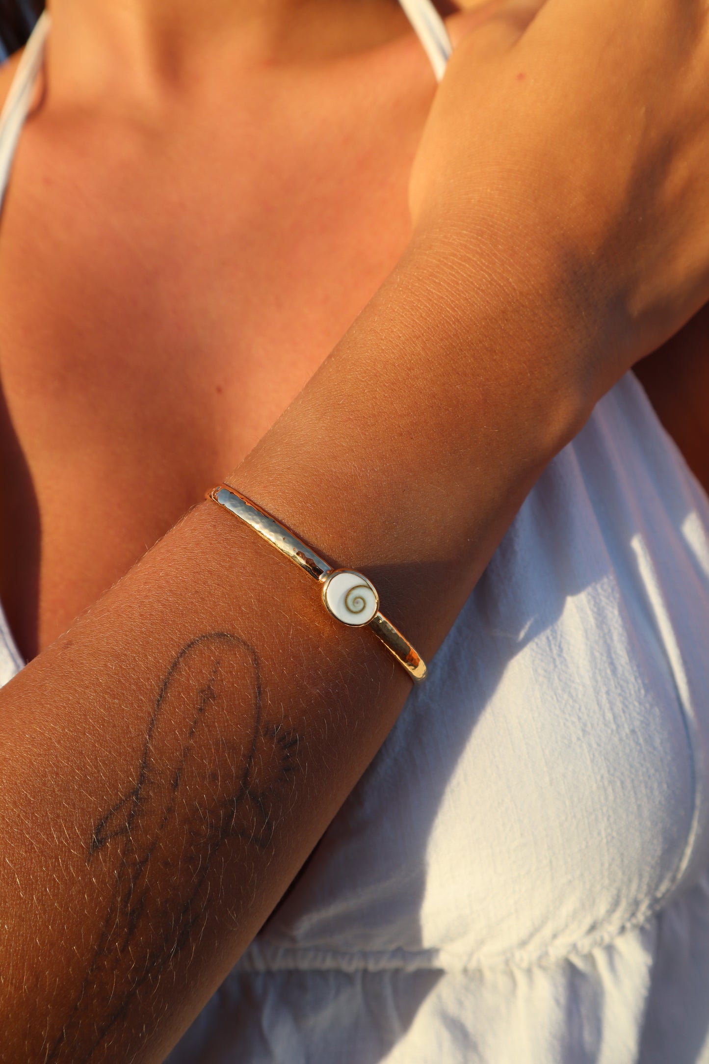 Operculum Wanderer Cuff