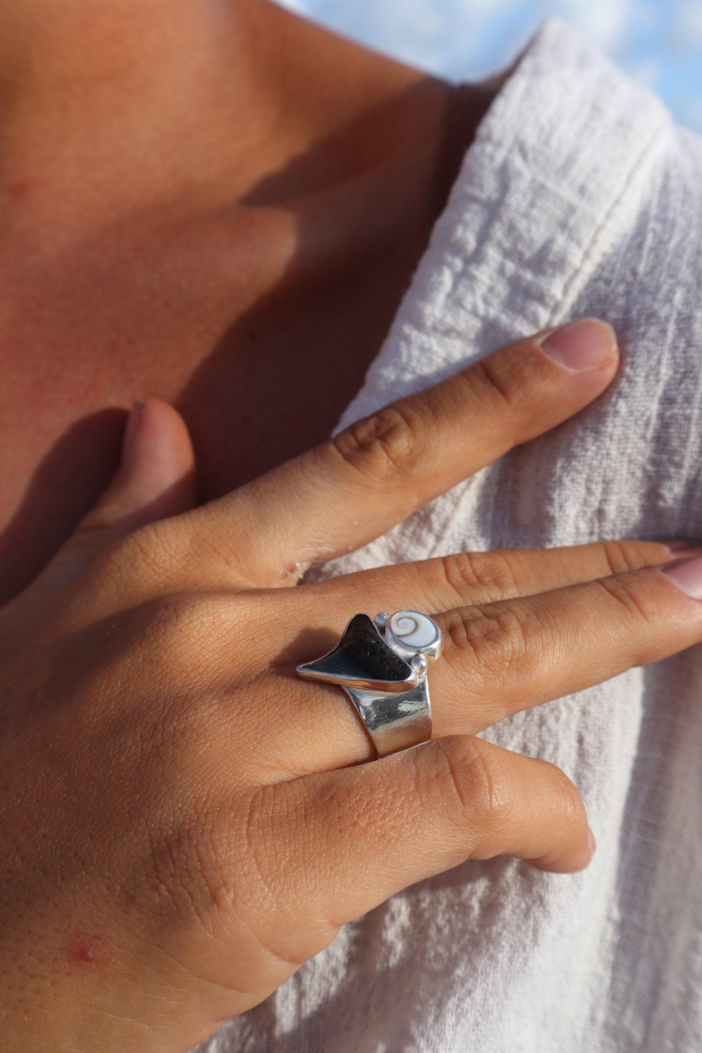 Shark Tooth x Operculum Ring M - 6 1/4