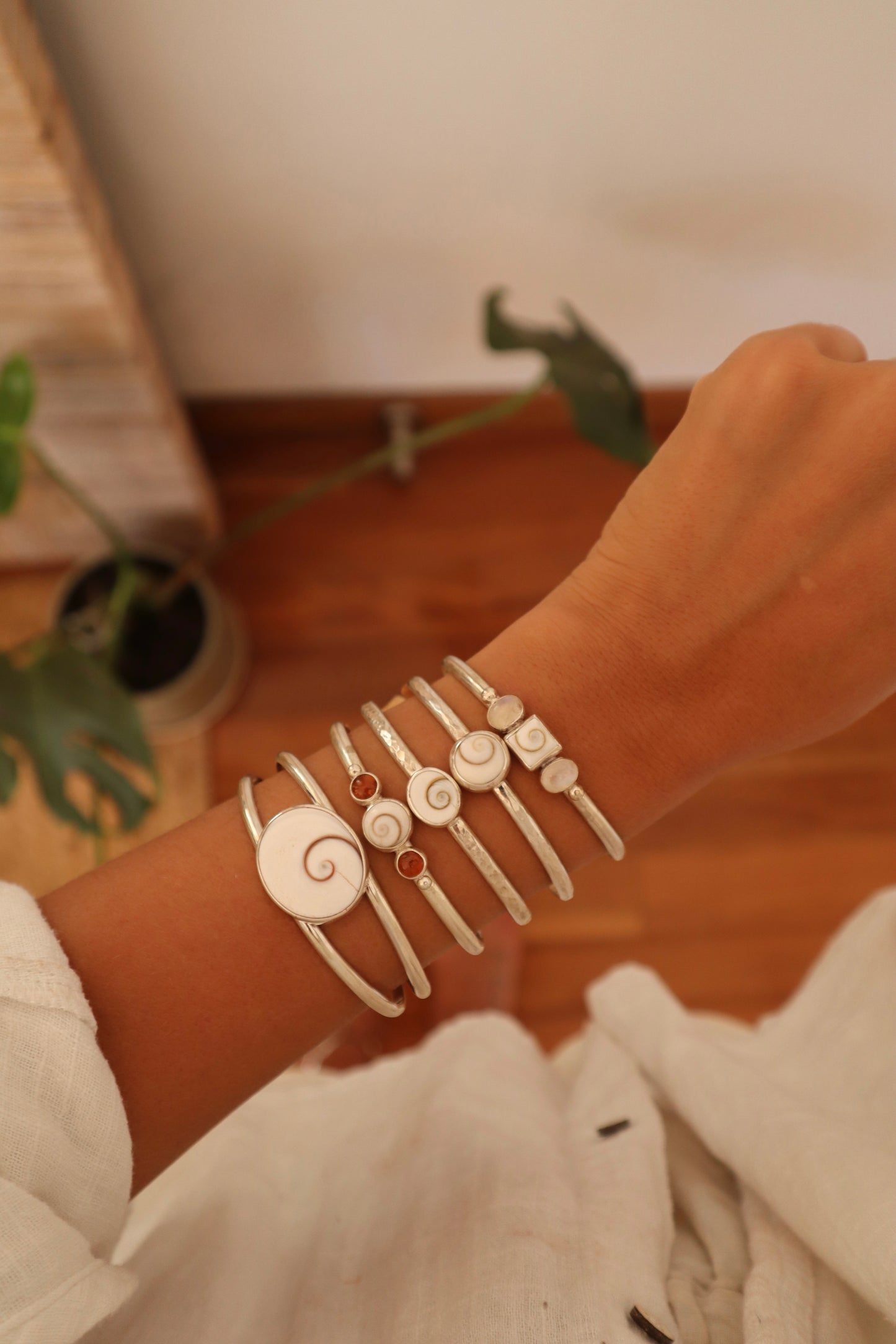 Operculum Wanderer Cuff