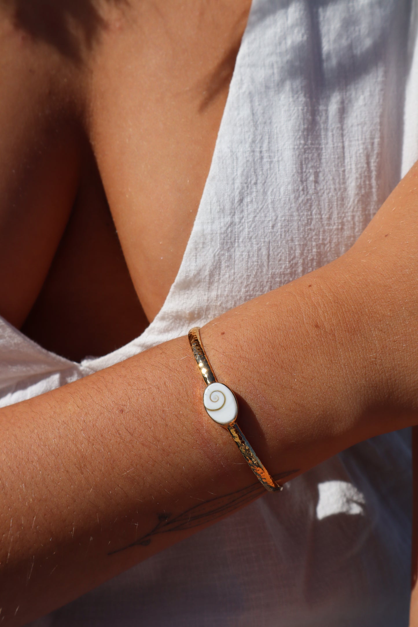 Operculum Wanderer Cuff