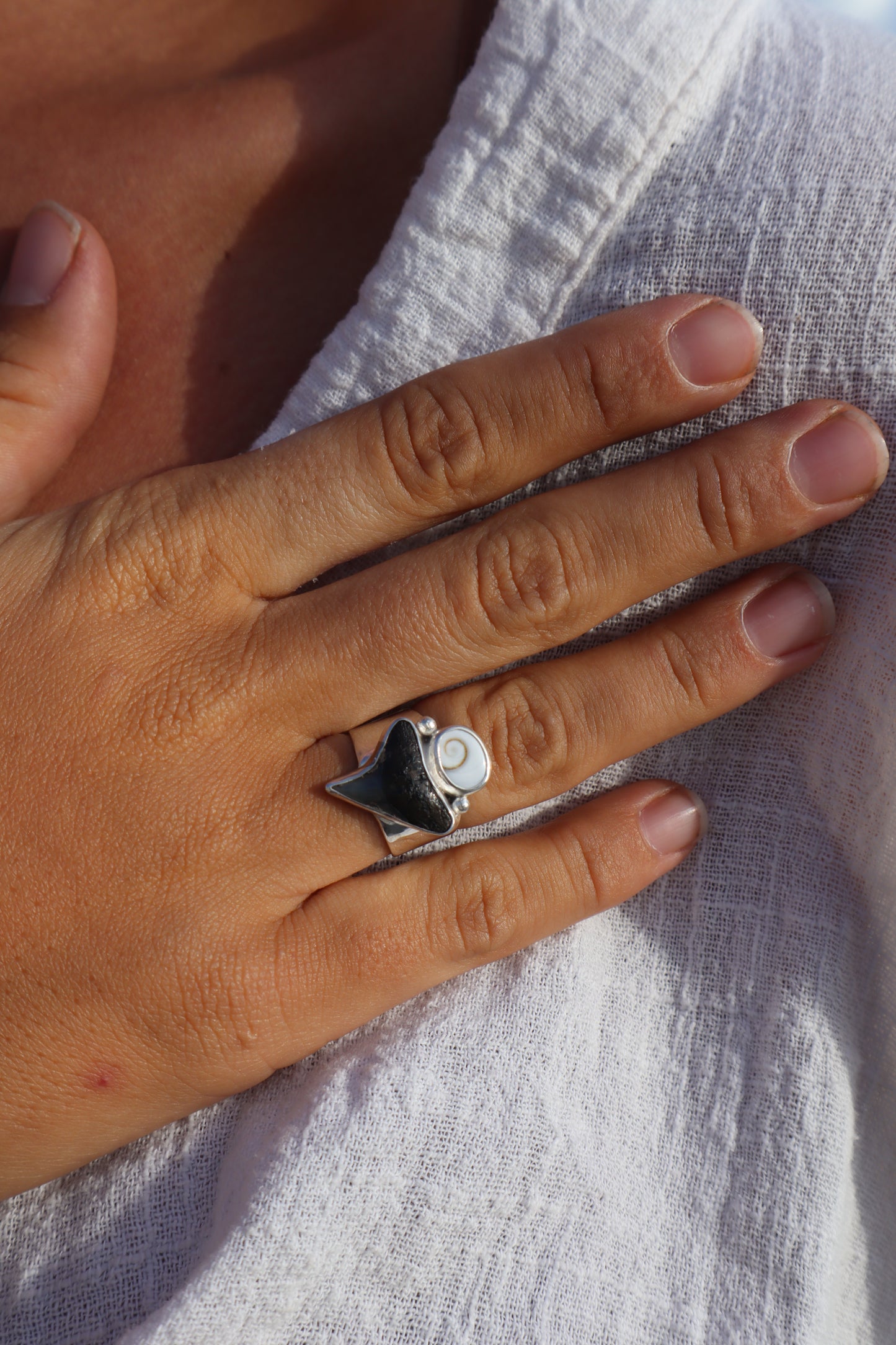 Shark Tooth x Operculum Ring M - 6 1/4
