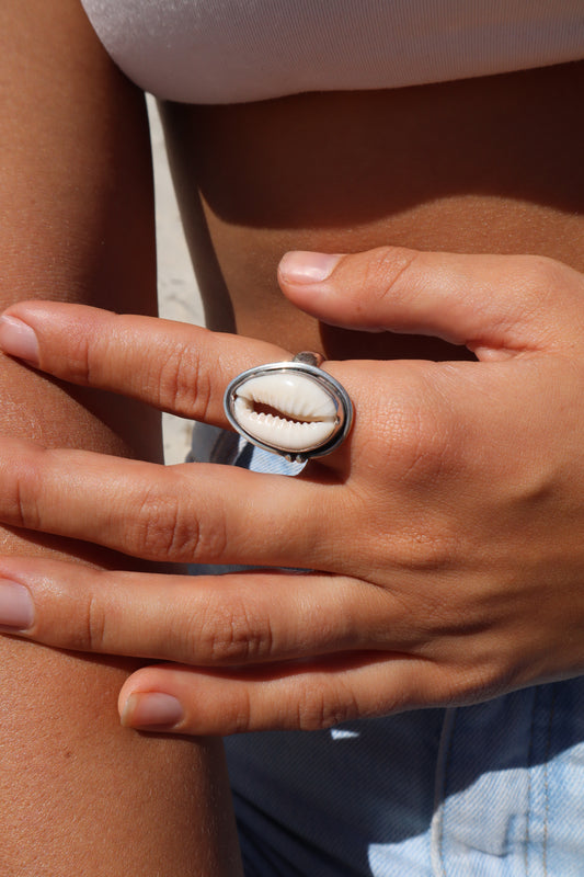 Chunky Cowrie Ring