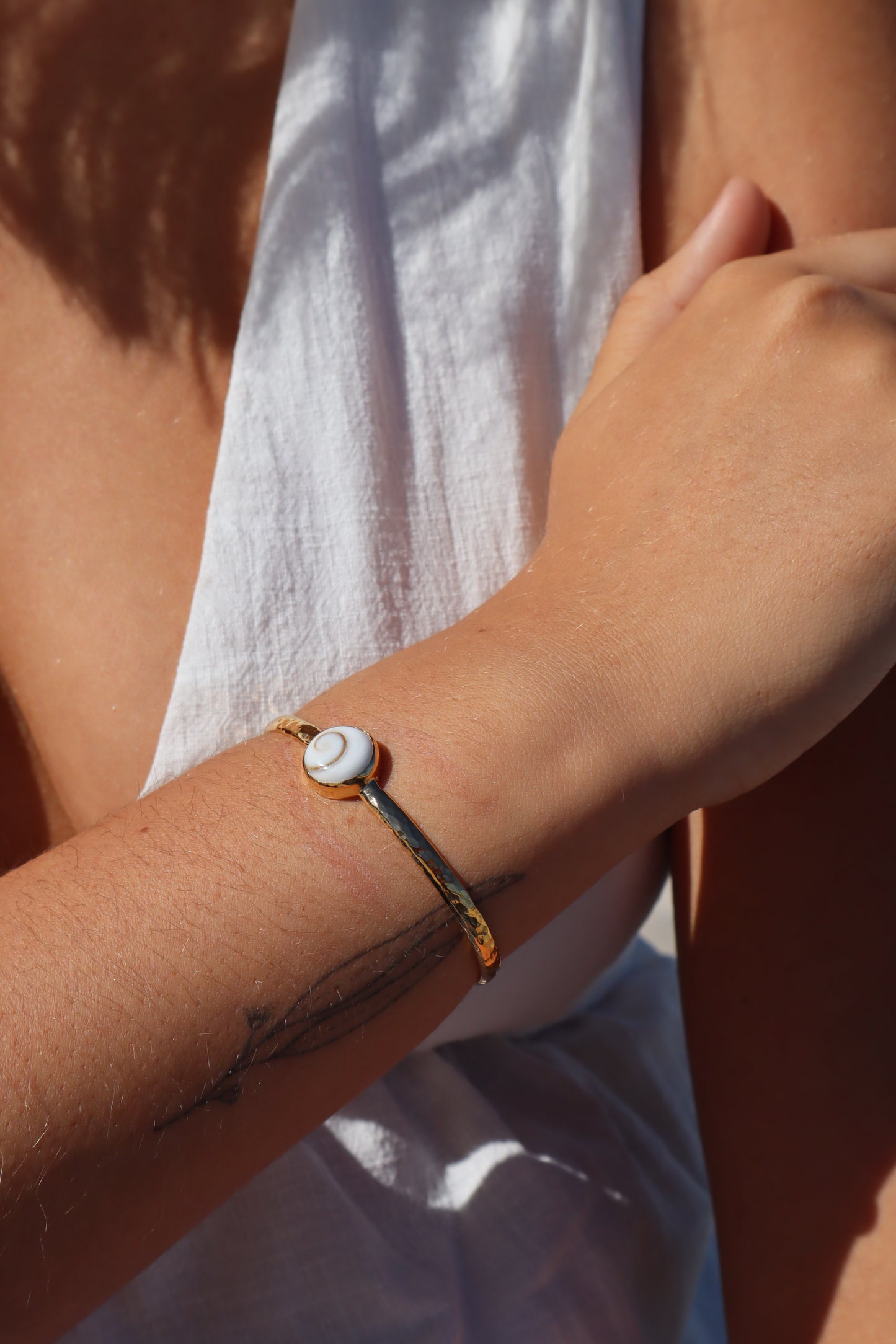 Operculum Wanderer Cuff