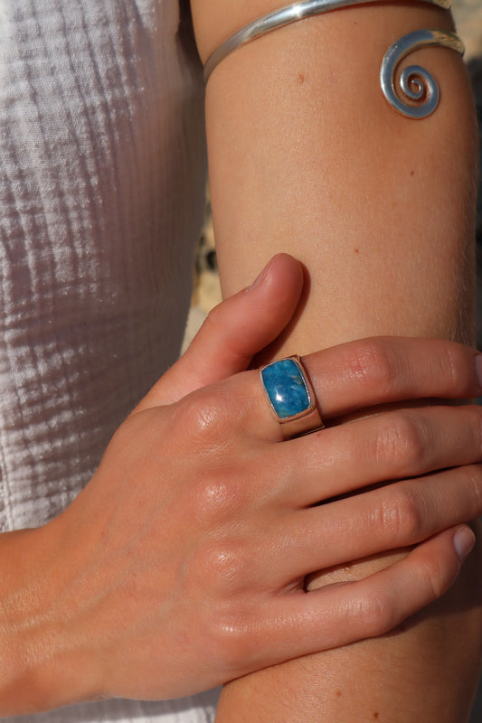 Chunky Blue Apatite Ring SIZE R - 8 3/4