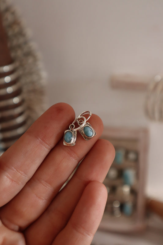 Larimar Frame Huggies