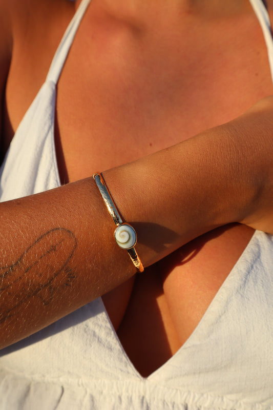 Operculum Wanderer Cuff